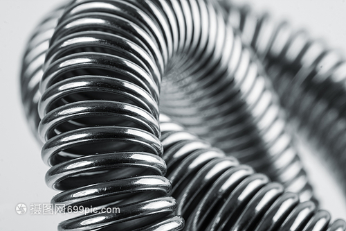 液態金屬與紡織的奇遇 當熔融彈簧縫入織物